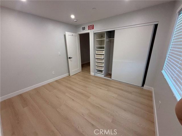 8201 Greenbush Ave - Photo 6 of 8
