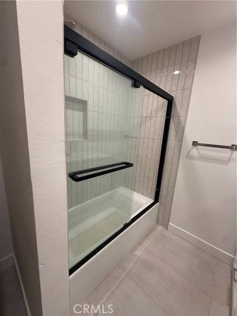 8201 Greenbush Ave - Photo 7 of 8