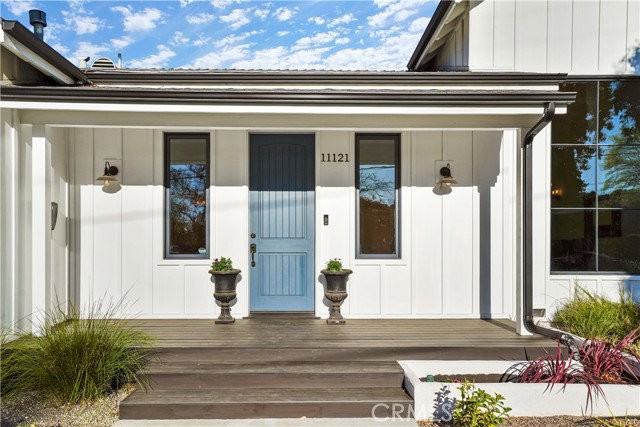 11121 Valley Spring Ln - Photo 2 of 4
