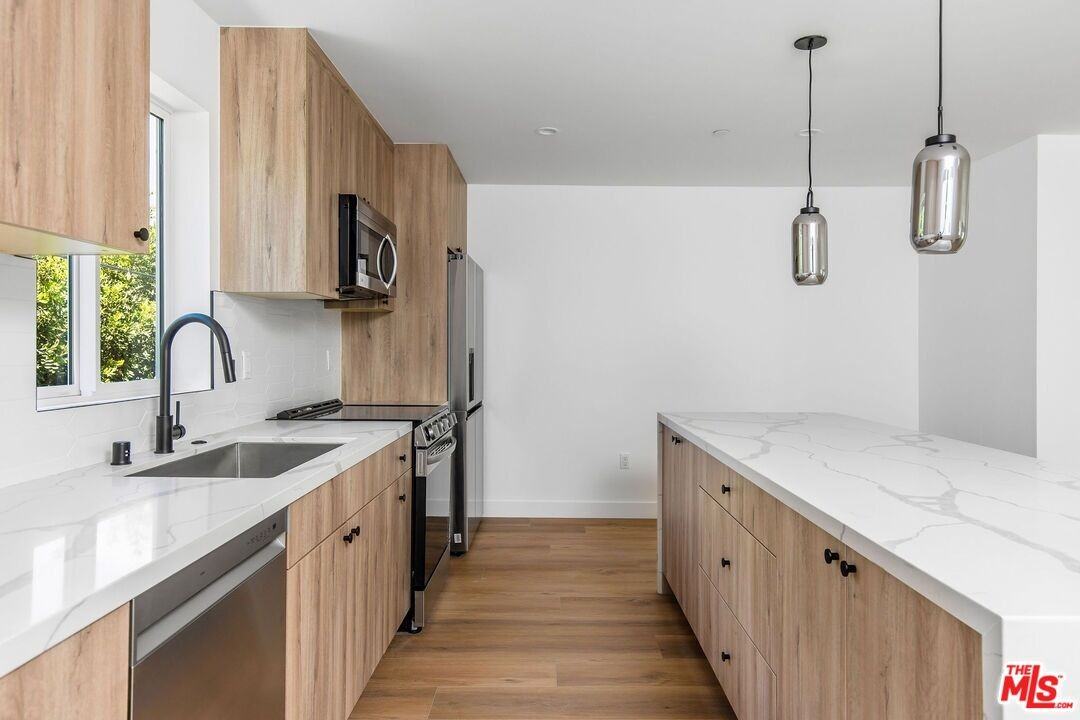 4303 Tujunga Ave - Photo 5 of 8
