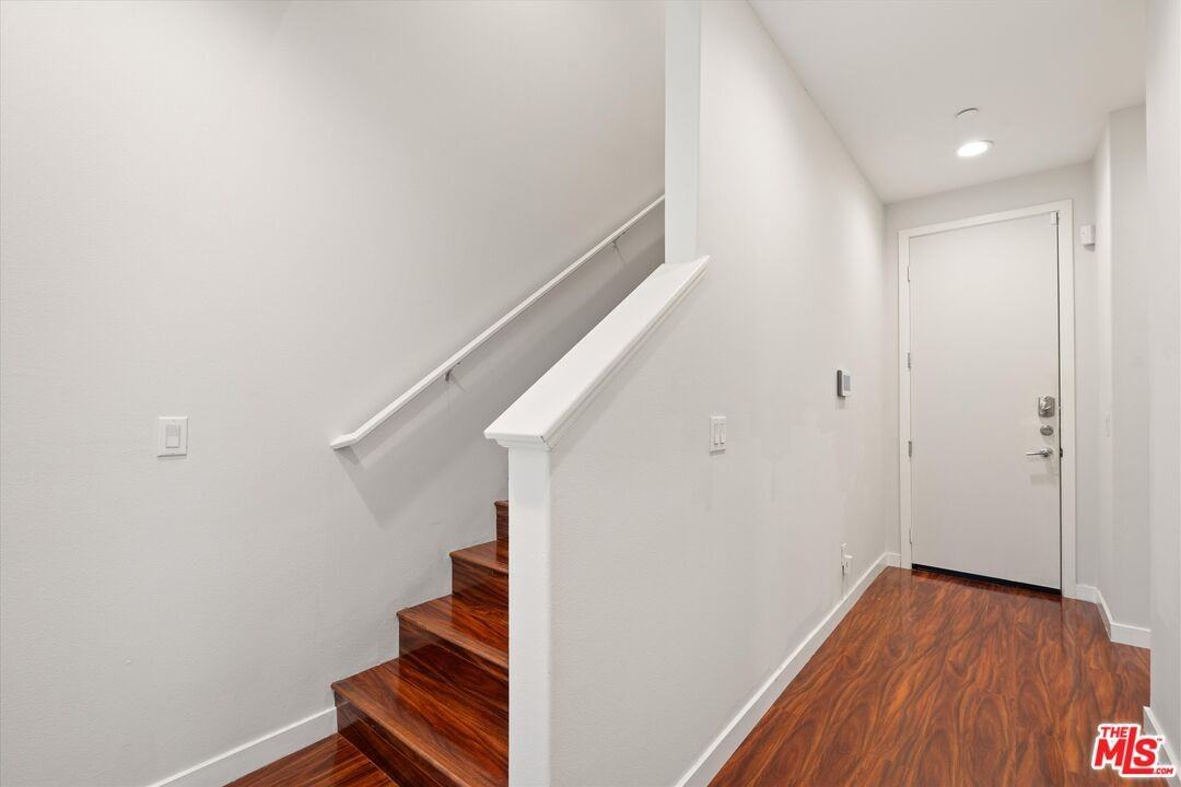 13225 Victory Blvd - Photo 6 of 8