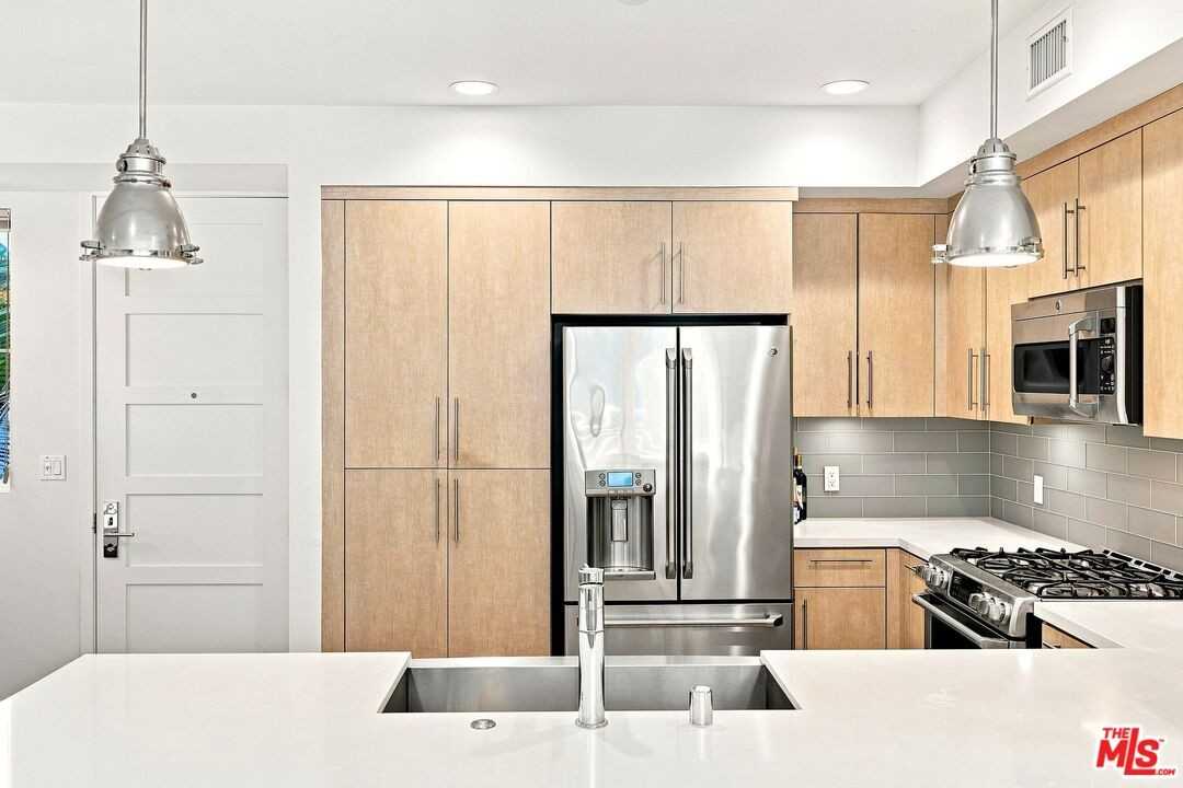 4240 Laurel Canyon Blvd #305 - Photo 5 of 8