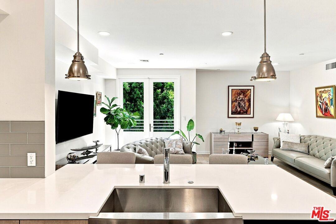 4240 Laurel Canyon Blvd #305 - Photo 6 of 8