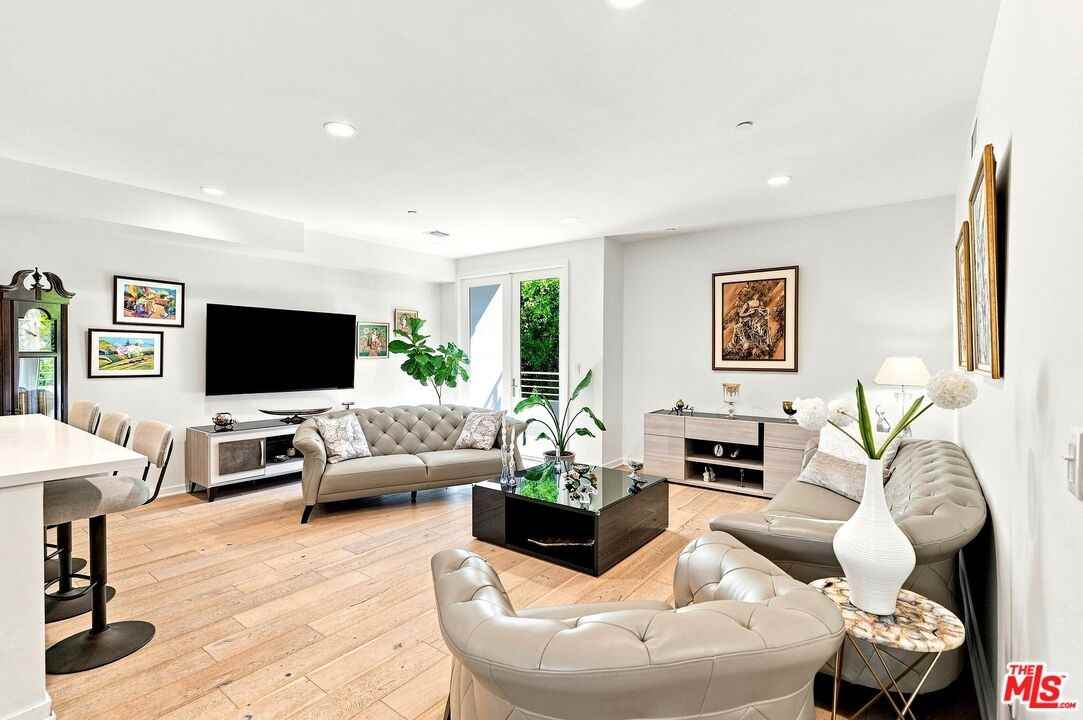4240 Laurel Canyon Blvd #305 - Photo 7 of 8
