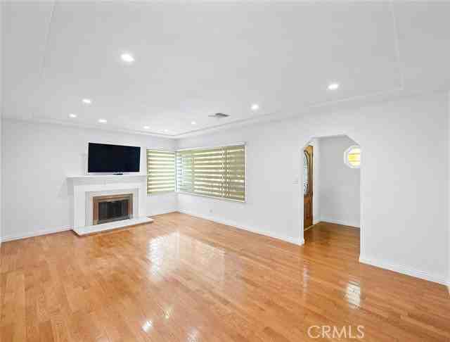 826 E Olive Ave - Photo 2 of 8