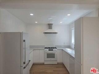 2310 Oak St - Photo 2 of 7