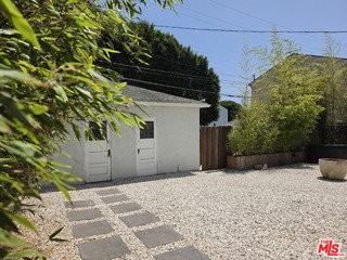 2310 Oak St - Photo 3 of 7