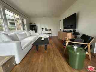 307 Venice Way - Photo 3 of 8