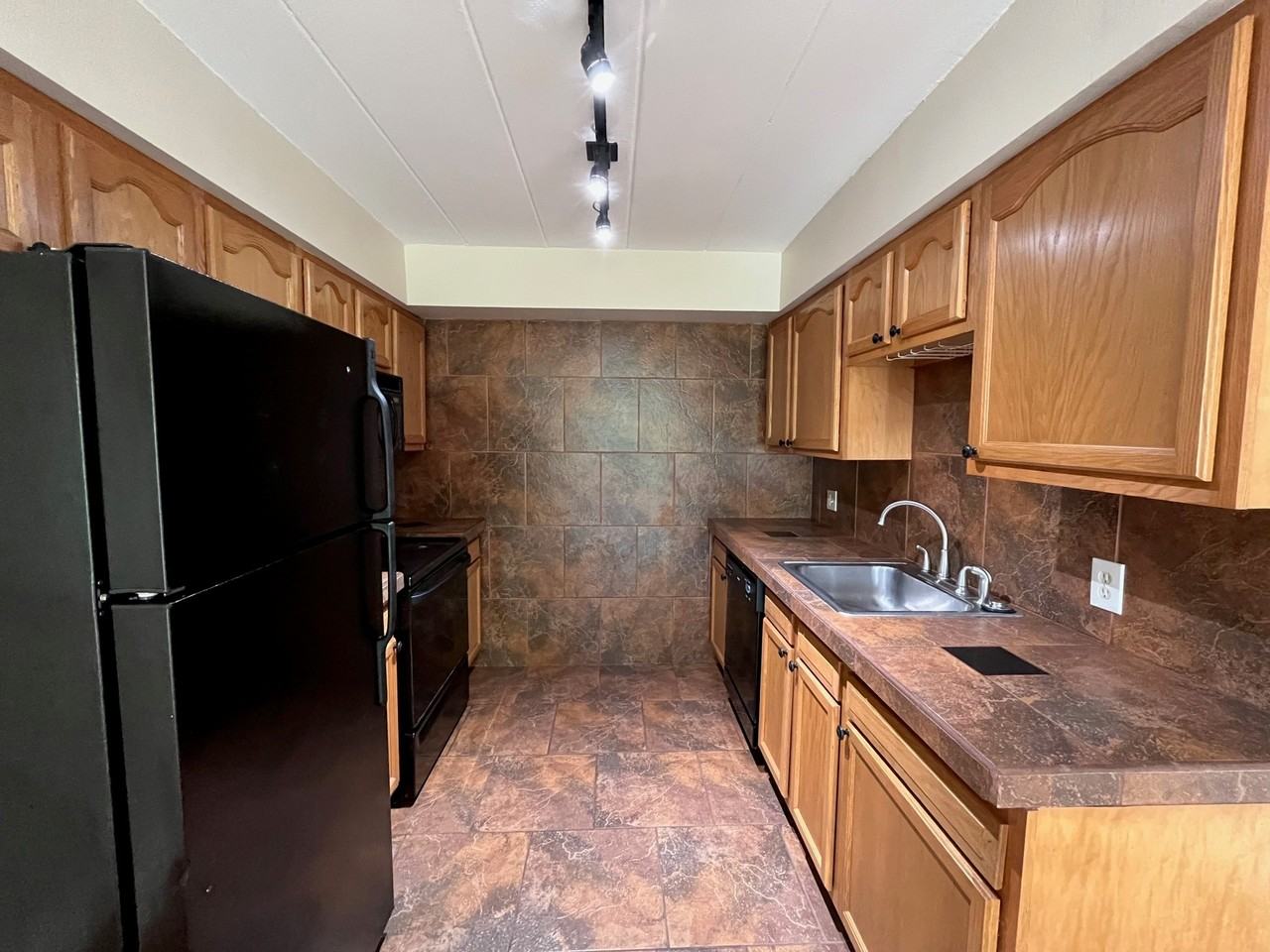 151 Robinson St #42 - Photo 4 of 18