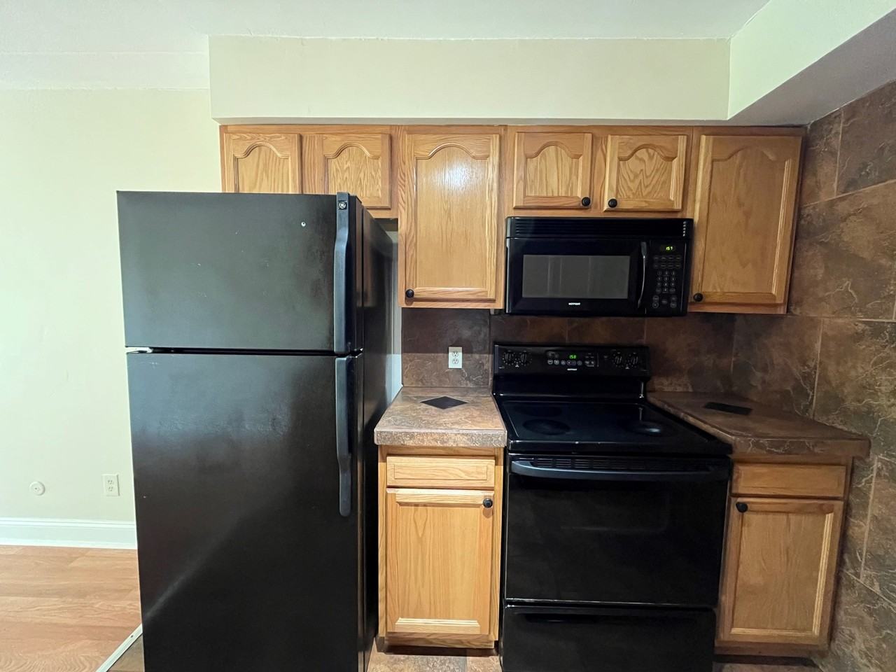 151 Robinson St #42 - Photo 5 of 18