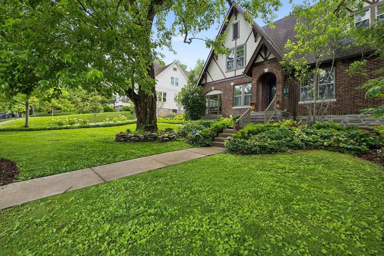 2617 Barton Ave - Photo 3 of 50