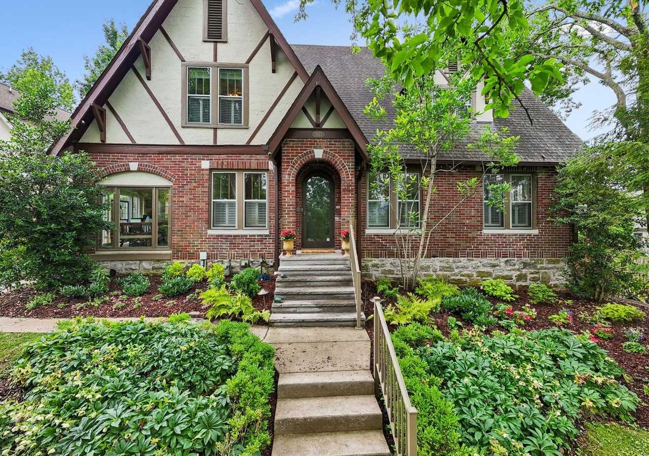 2617 Barton Ave - Photo 5 of 50