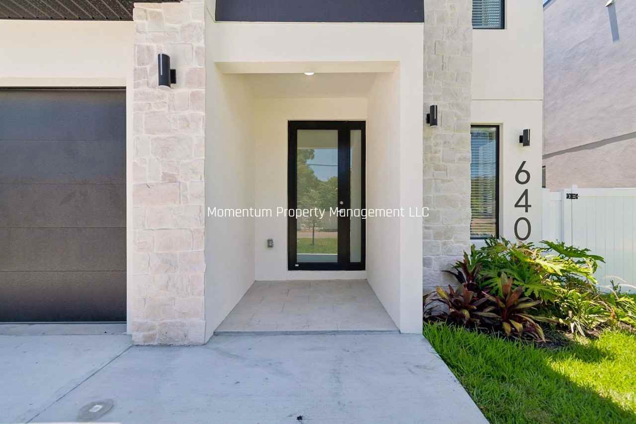 6403 S Richard Ave - Photo 2 of 35
