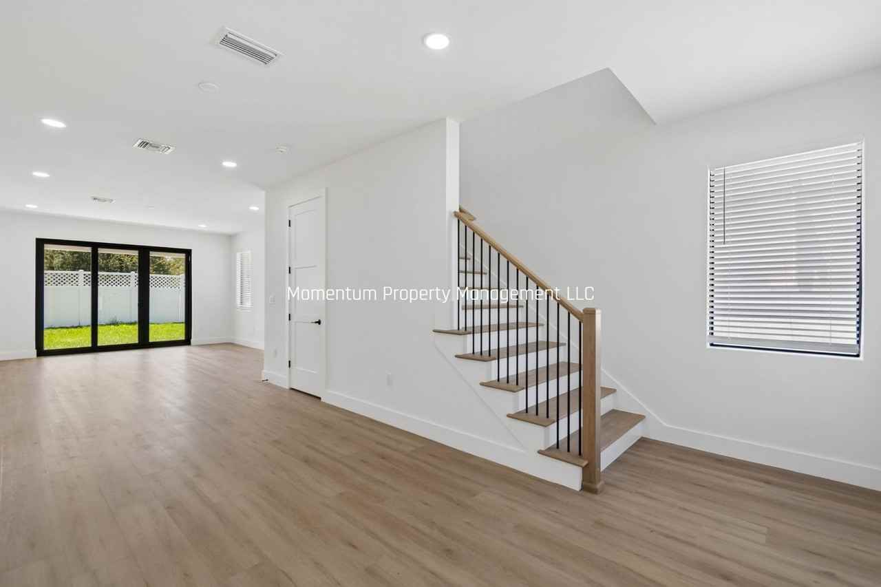 6403 S Richard Ave - Photo 4 of 35