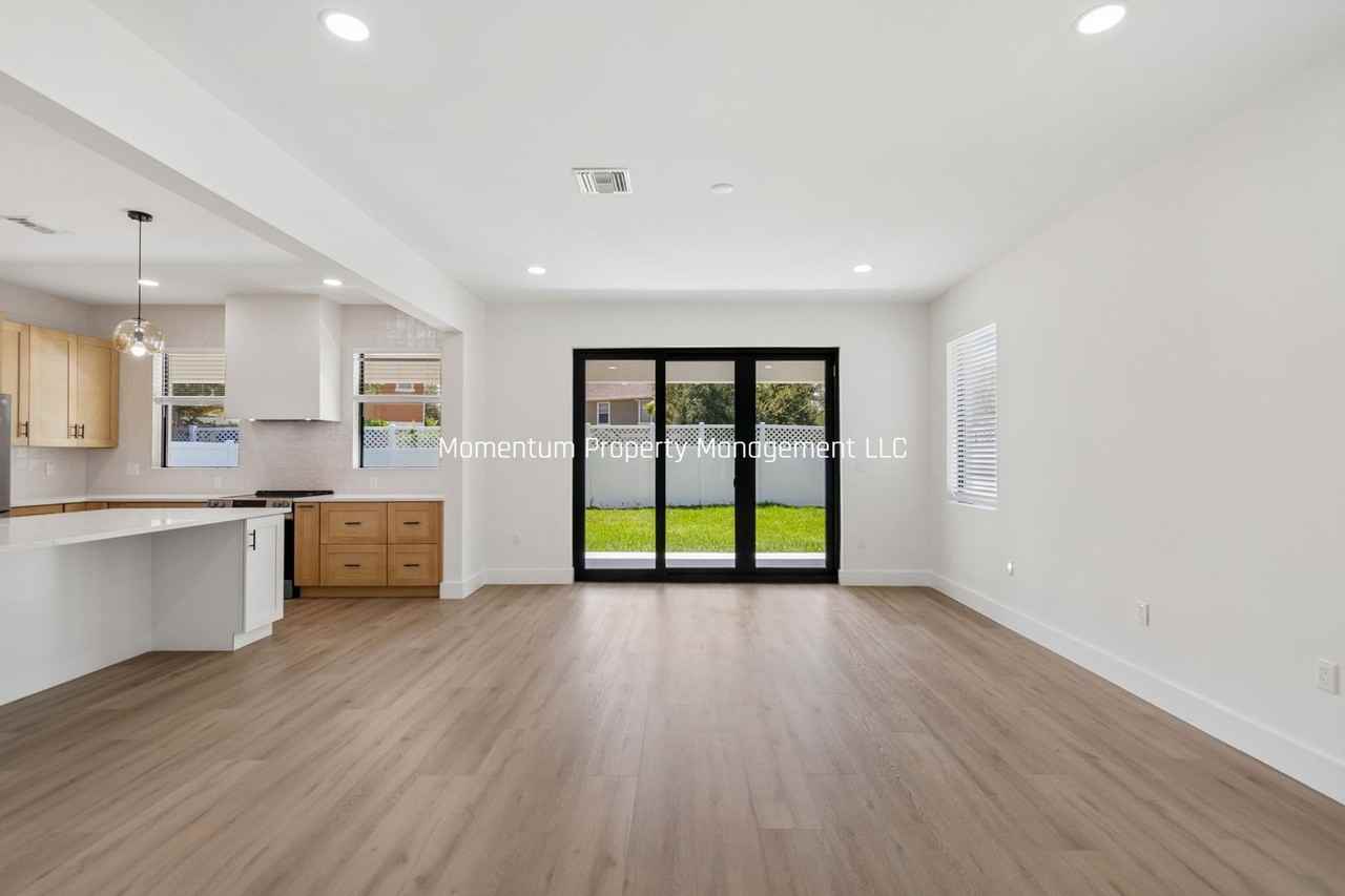 6403 S Richard Ave - Photo 5 of 35