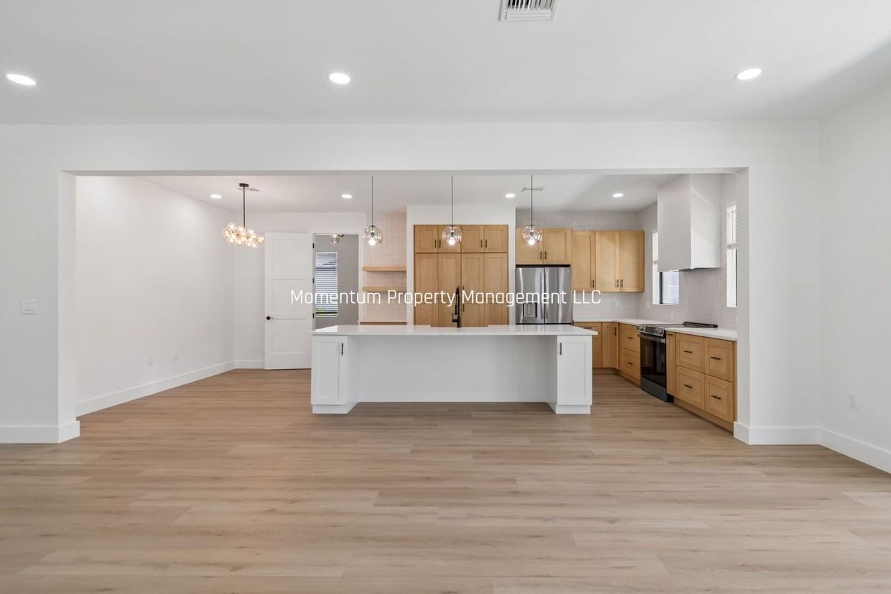 6403 S Richard Ave - Photo 7 of 35