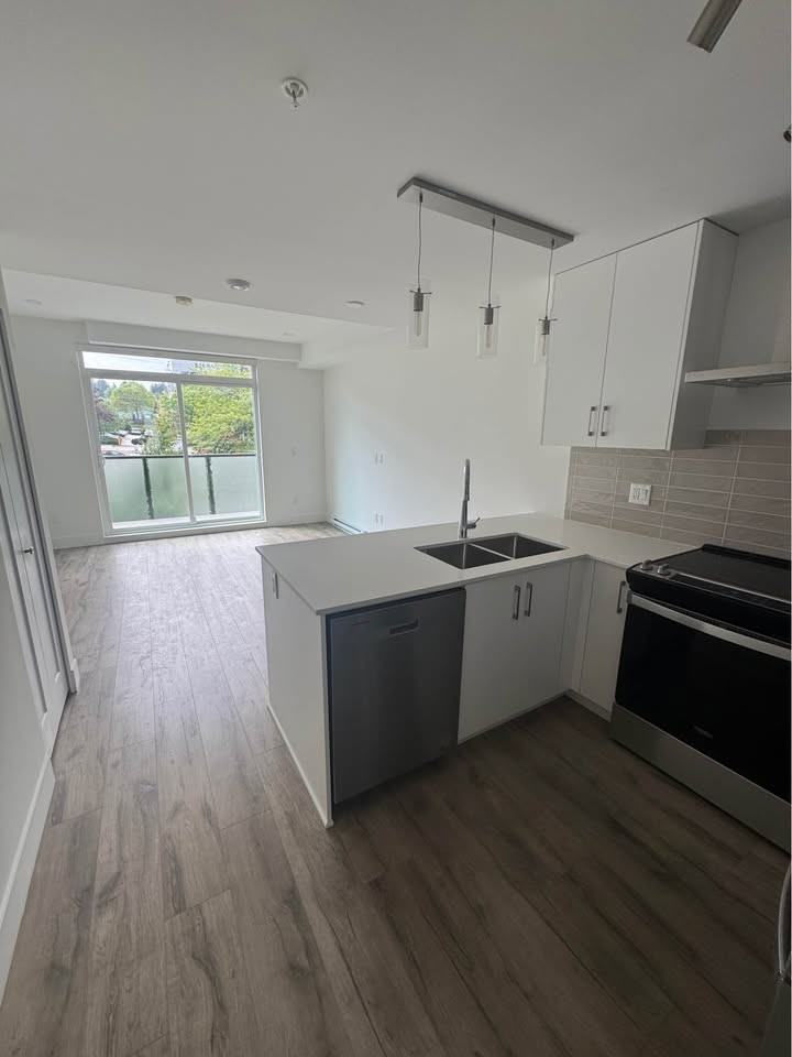 6328 King George Boulevard #3 - Photo 4 of 24