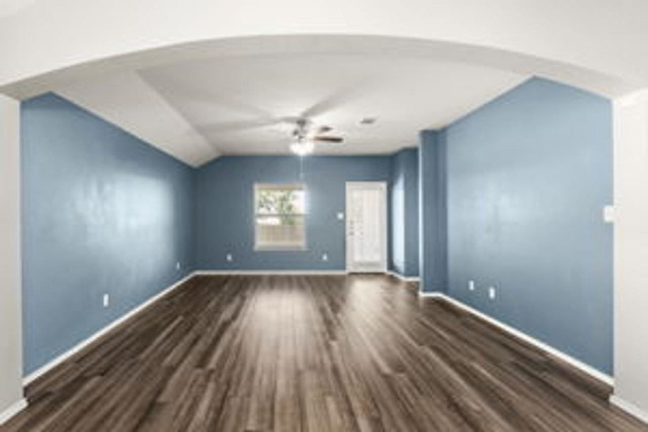 1808 Fall Creek Ct - Photo 2 of 18