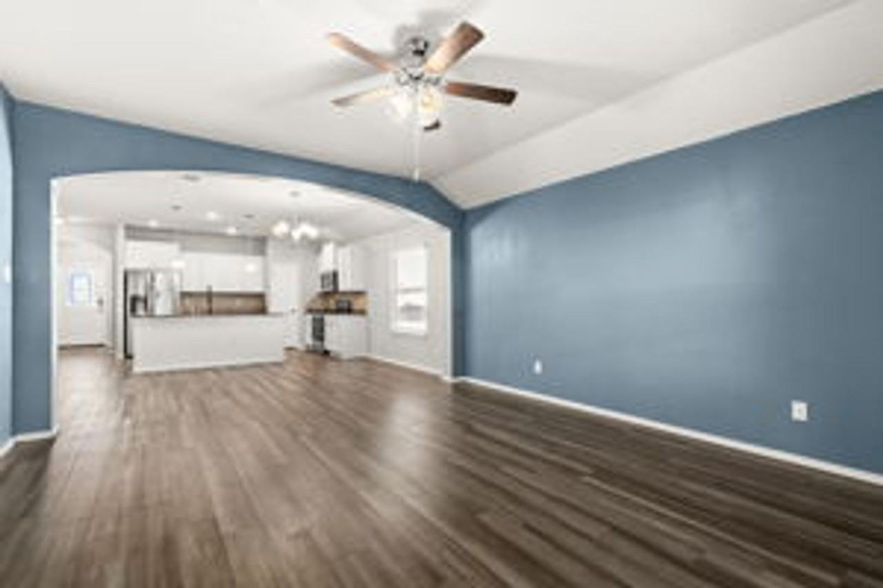 1808 Fall Creek Ct - Photo 3 of 18