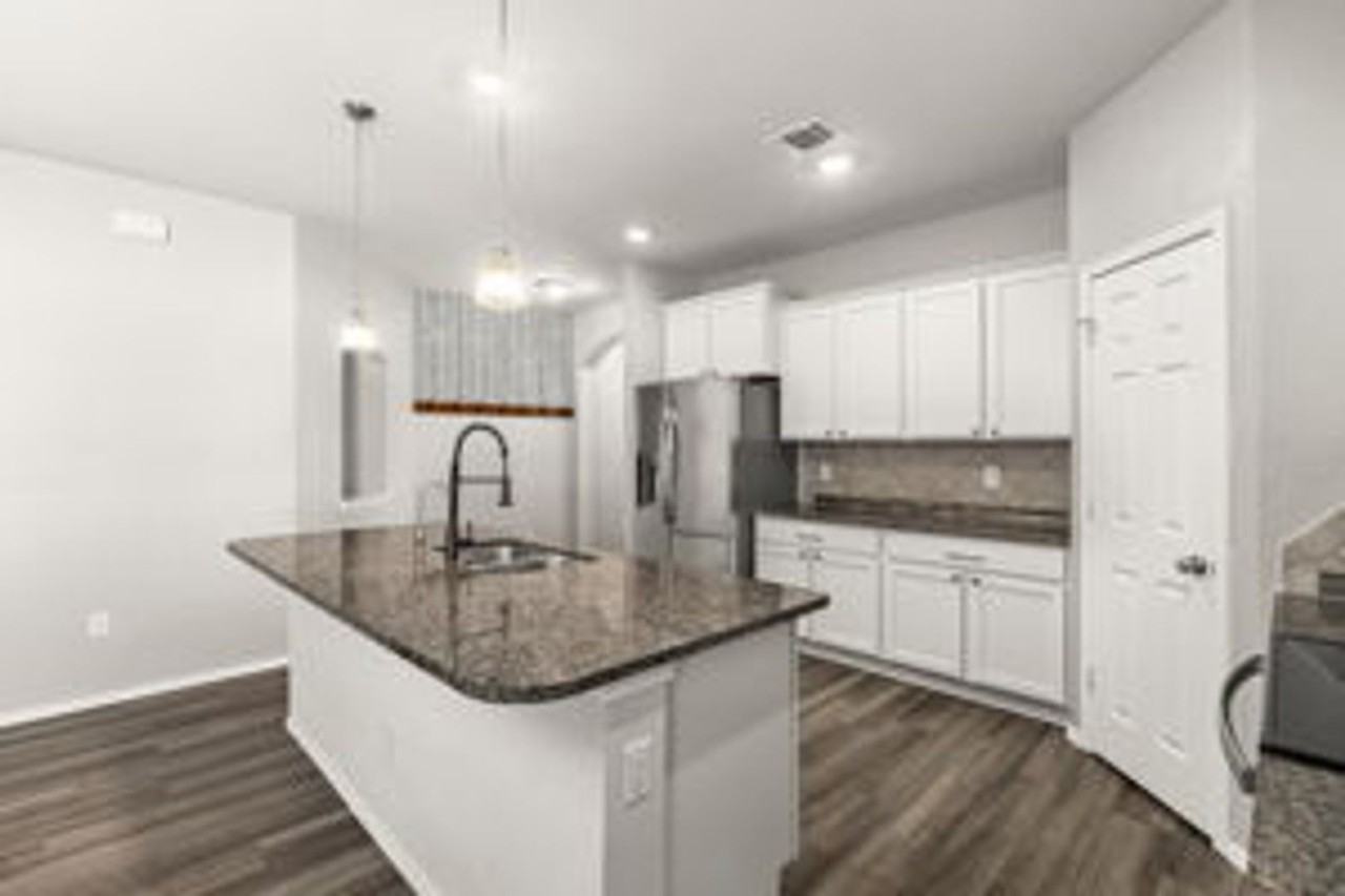 1808 Fall Creek Ct - Photo 4 of 18