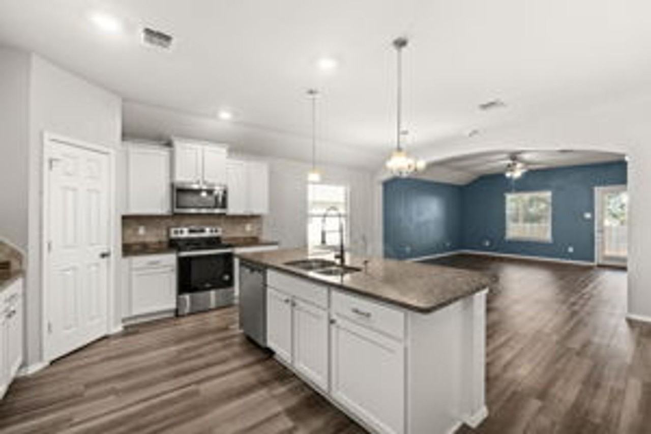 1808 Fall Creek Ct - Photo 5 of 18