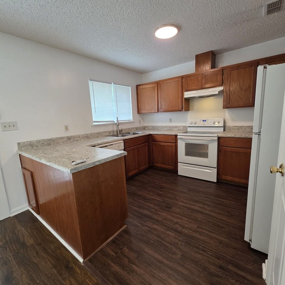 109 Indianola Ct #1 - Photo 5 of 23