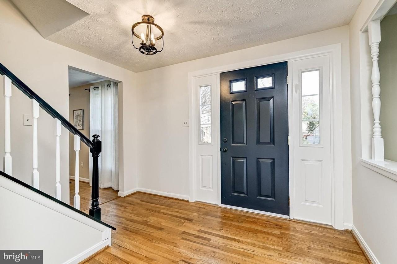 1209 Crockett Ln - Photo 5 of 50