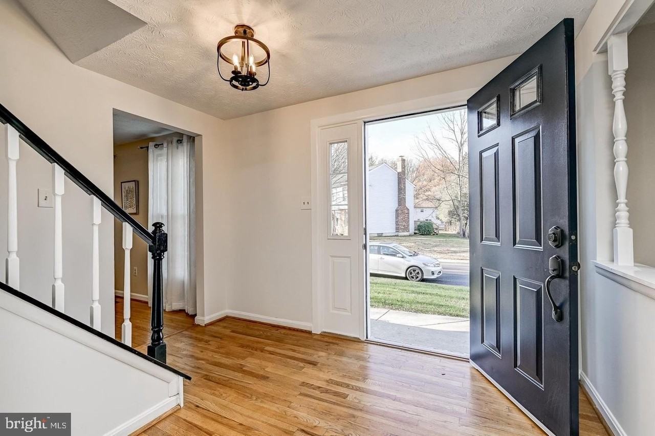 1209 Crockett Ln - Photo 6 of 50