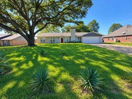 featured image of 102 S Rainbow Dr