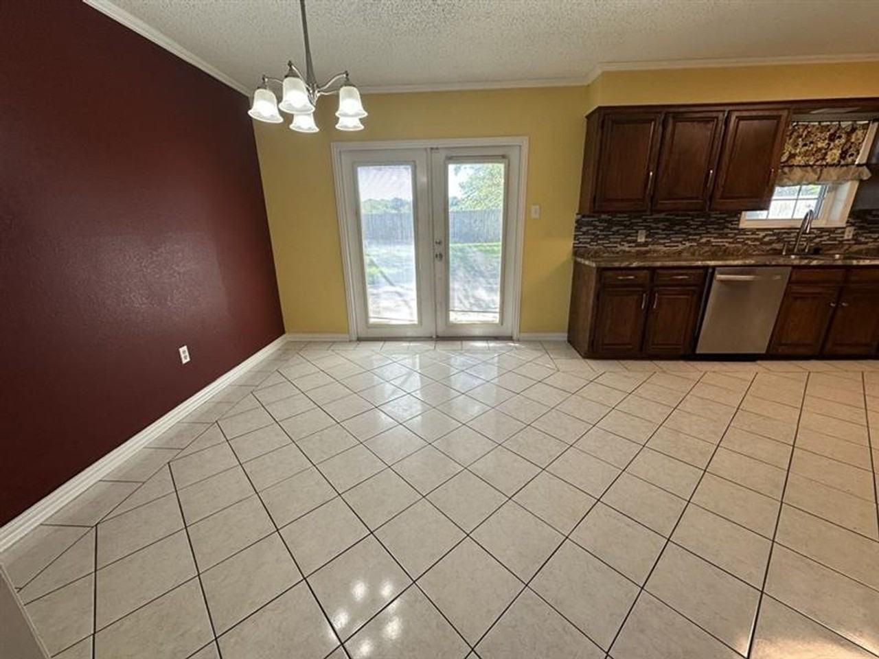 102 S Rainbow Dr - Photo 5 of 35