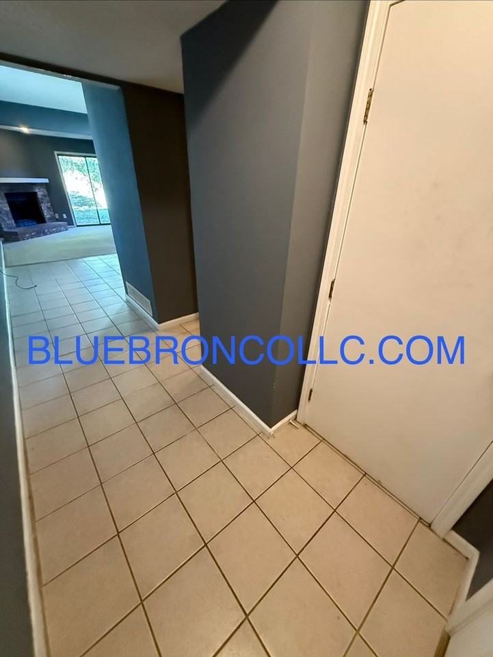 415 Ne Churchill St - Photo 2 of 10