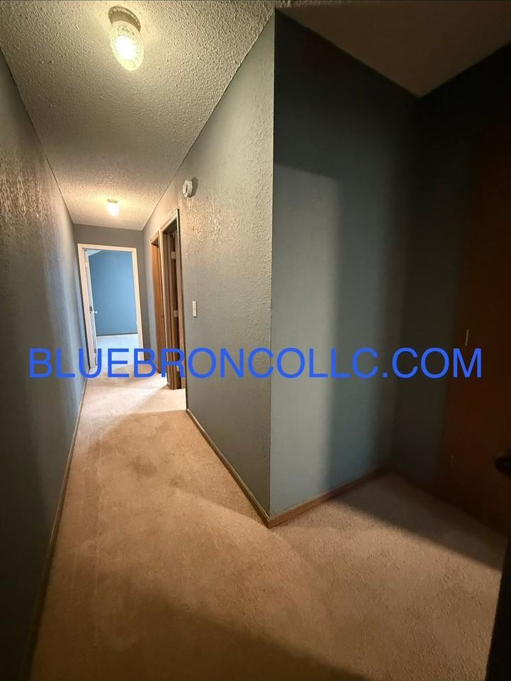 415 Ne Churchill St - Photo 6 of 10