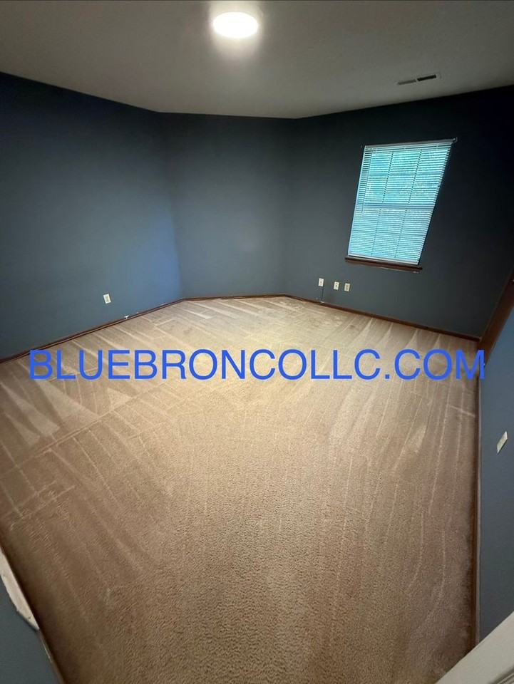 415 Ne Churchill St - Photo 7 of 10