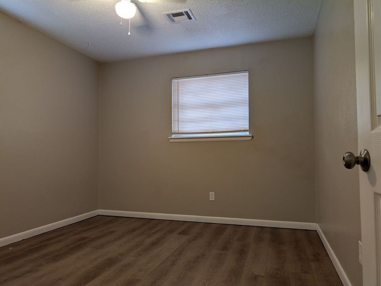 644 Lotus Ave - Photo 6 of 16