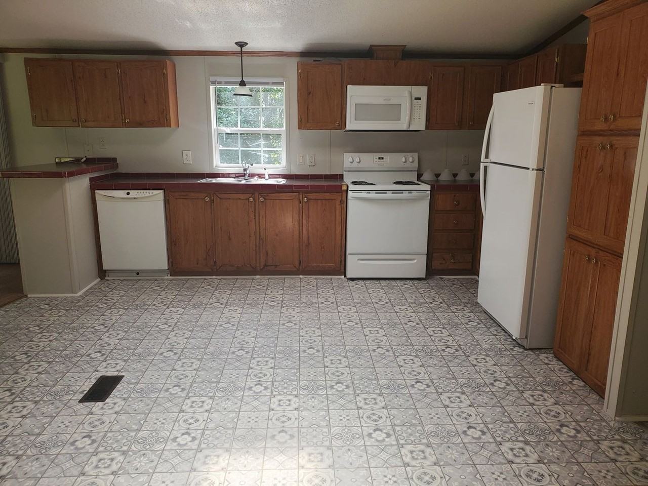 250 Farmhouse Ct - Photo 5 of 17