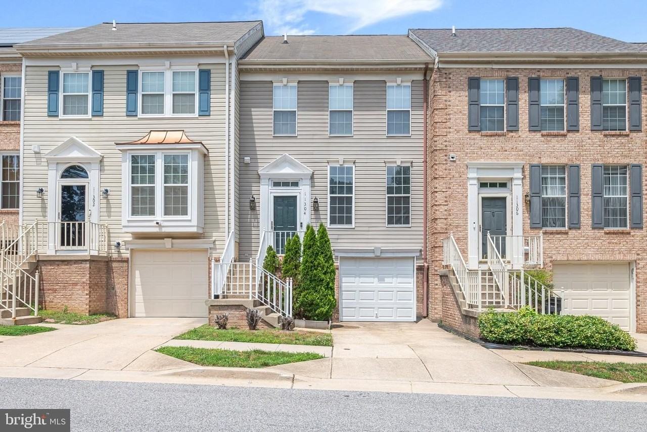 11304 Southlakes Dr - Photo 2 of 35