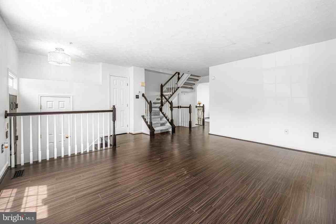 11304 Southlakes Dr - Photo 6 of 35