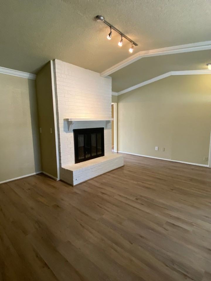 13415 E 27th St - Photo 2 of 44