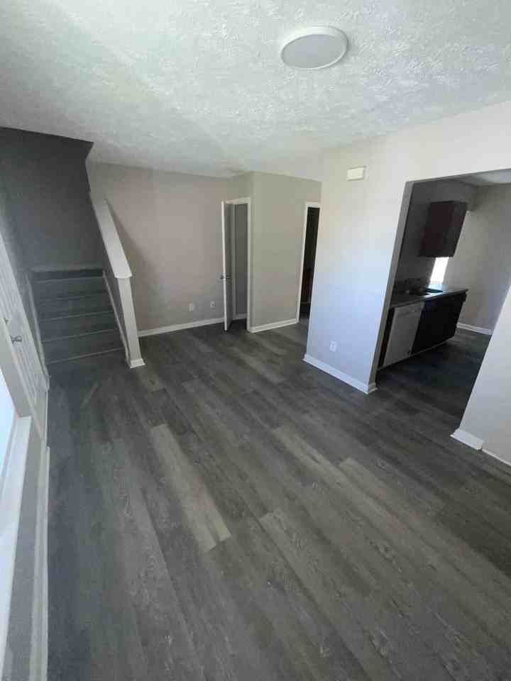 1035 W 30th St - Photo 2 of 13