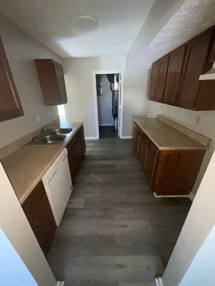 1035 W 30th St - Photo 3 of 13