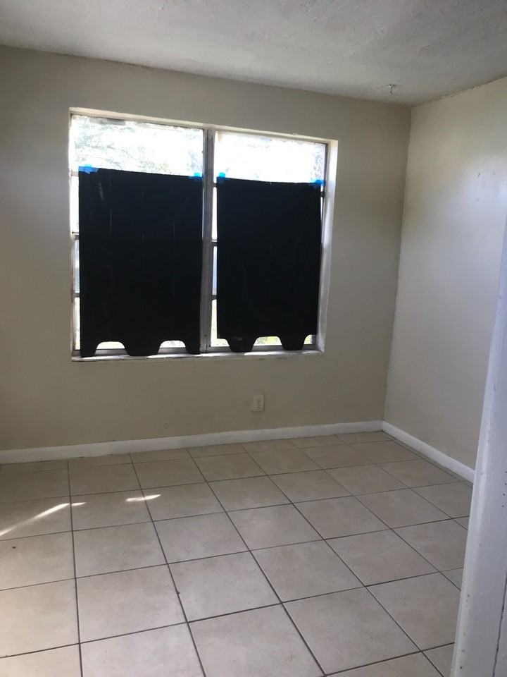 2322 Nw 13th St - Photo 3 of 14