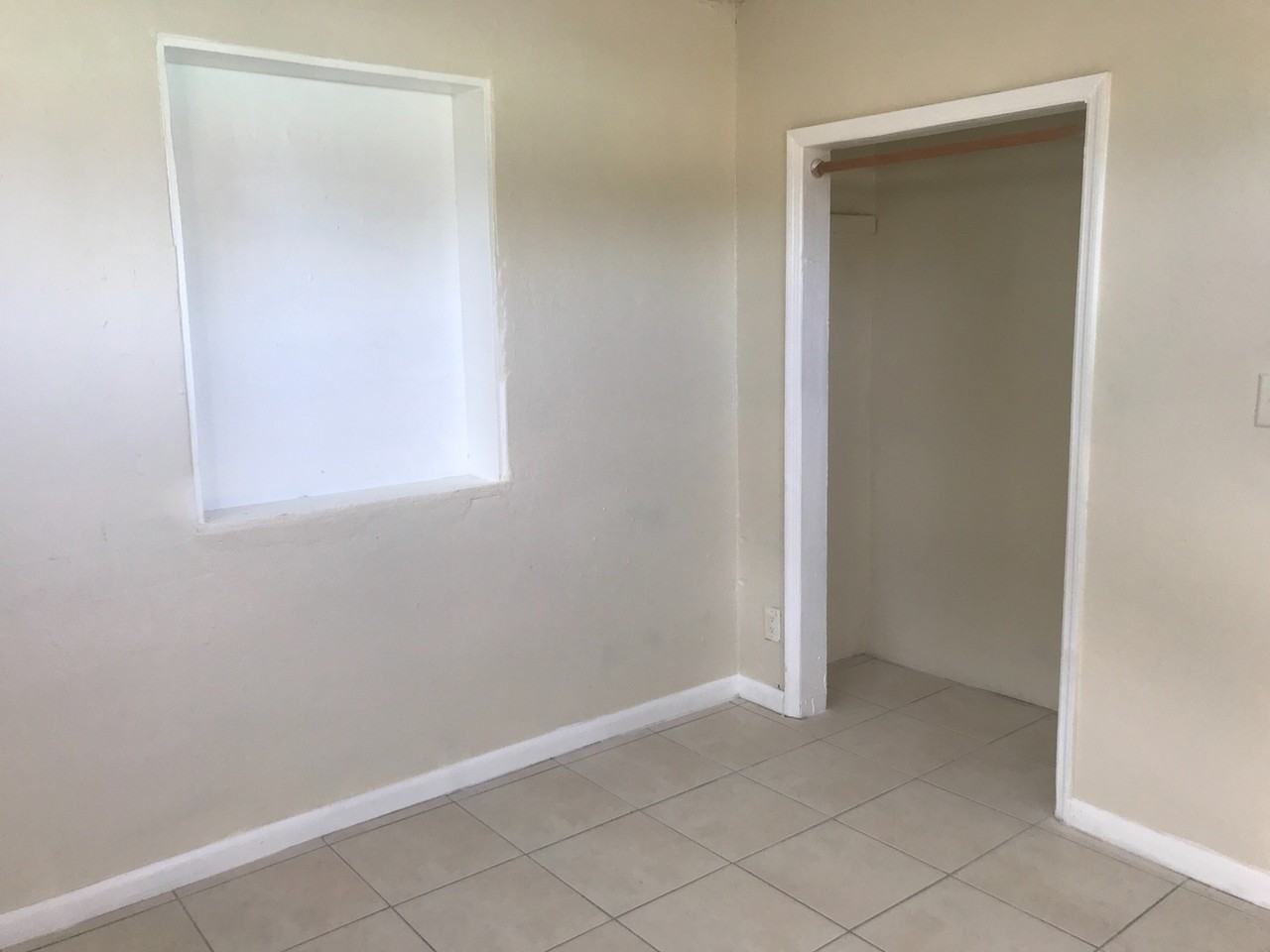 2322 Nw 13th St - Photo 4 of 14