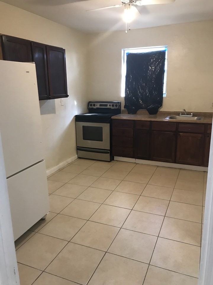 2322 Nw 13th St - Photo 6 of 14