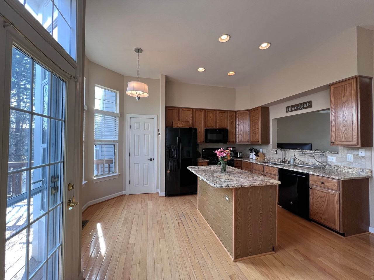 47692 Woolcott Sq - Photo 3 of 48