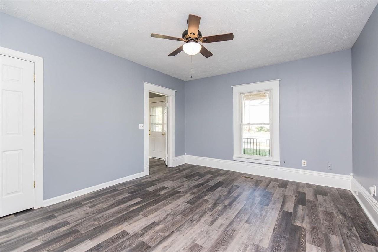 429 N Main St - Photo 3 of 15