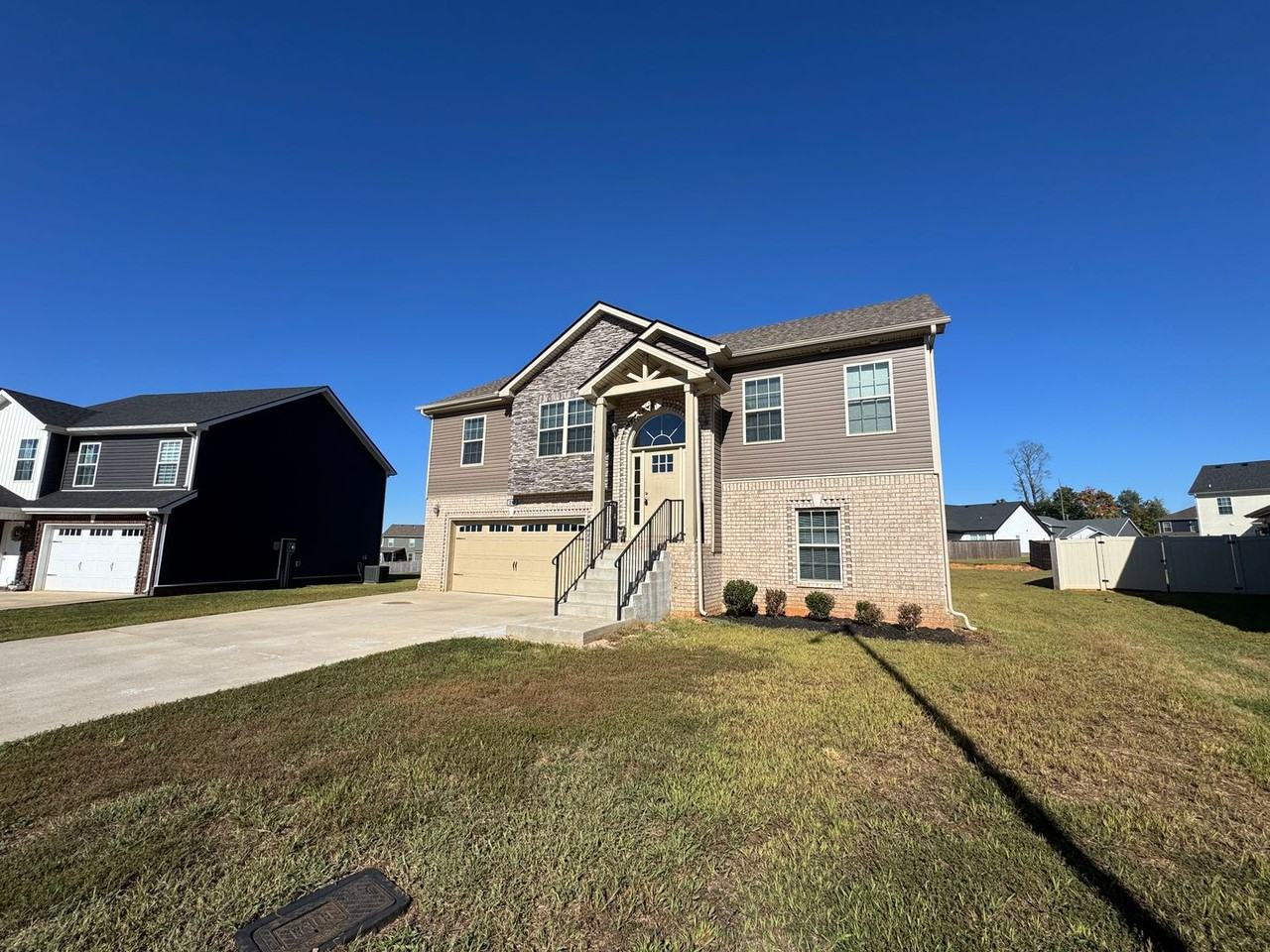 295 Dugger Dr - Photo 3 of 39