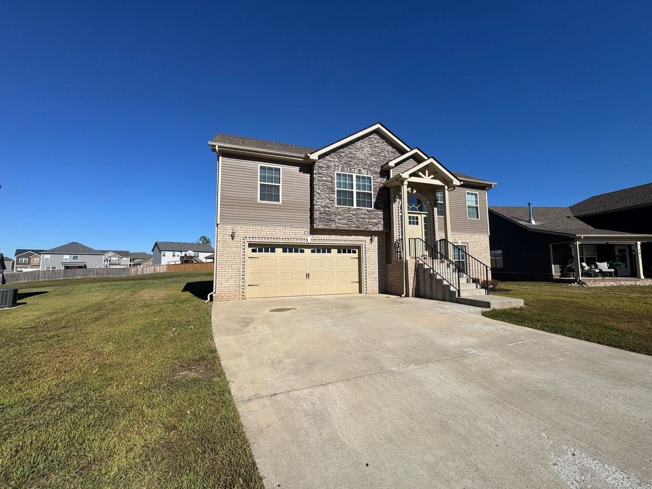 295 Dugger Dr - Photo 4 of 39