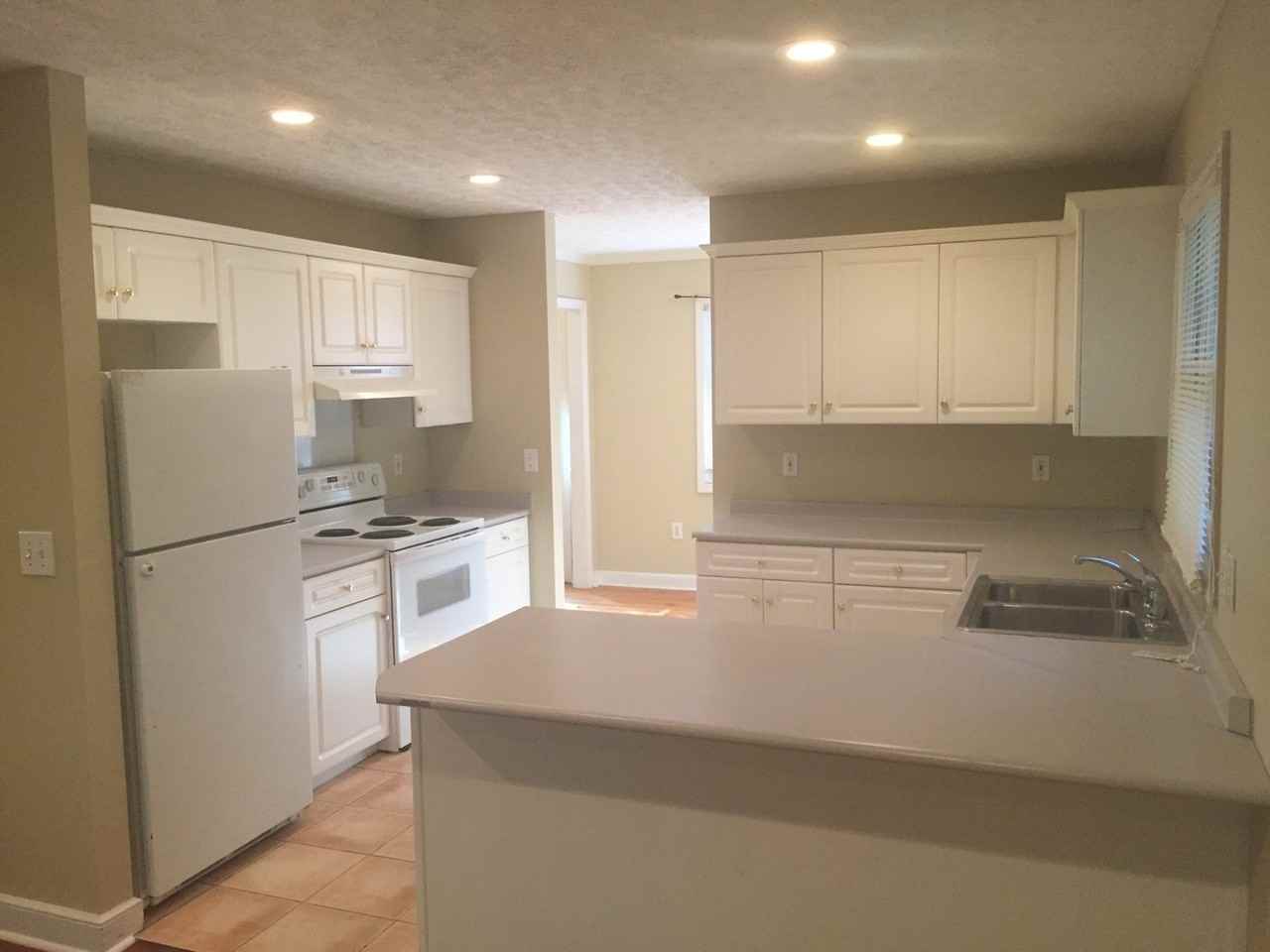 738 Tanglewood Ave - Photo 4 of 19