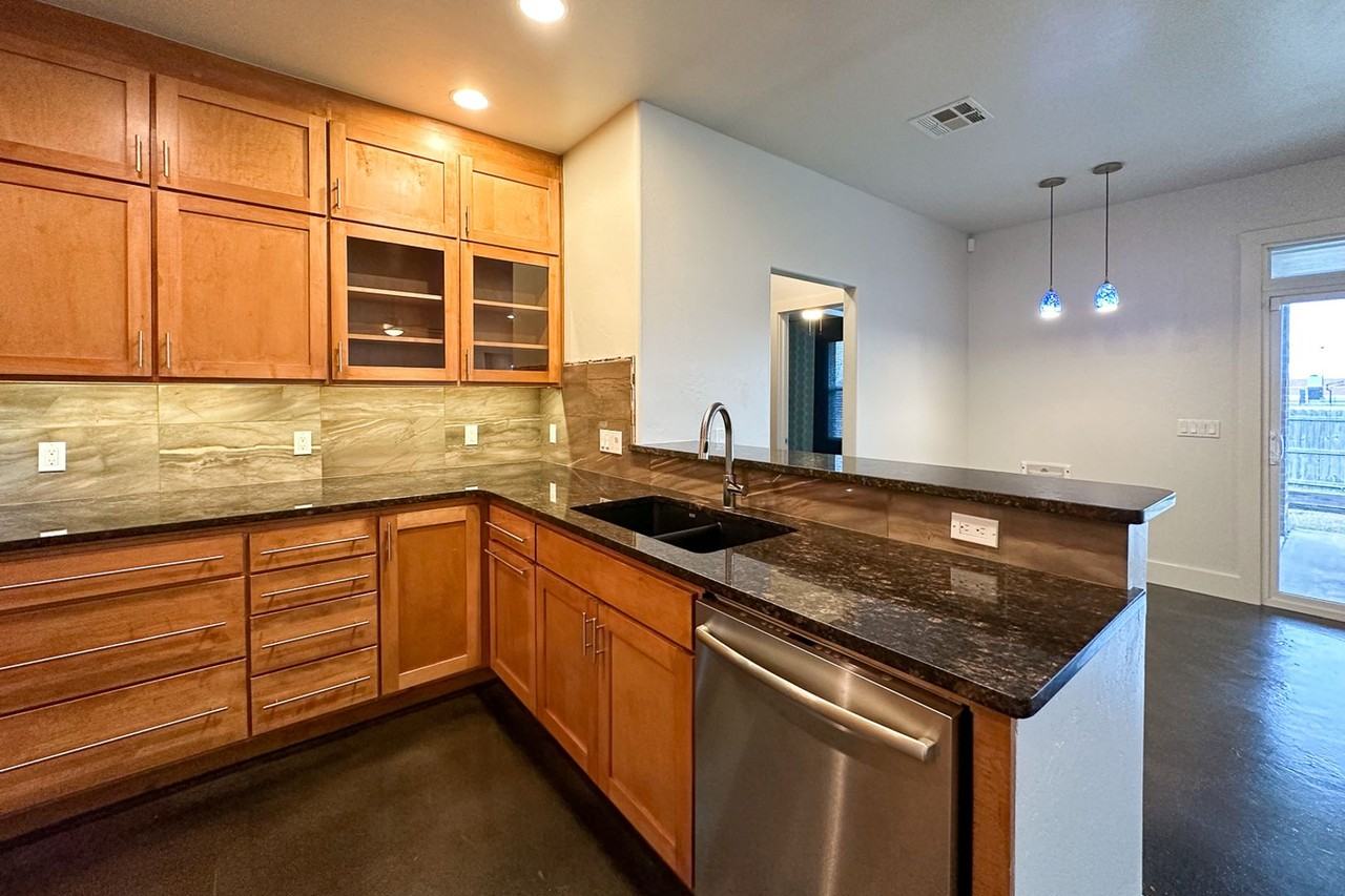 1208 Penn Ln - Photo 6 of 27