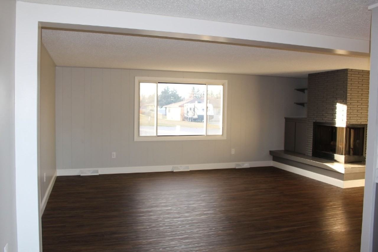 739 Shamrock Ln - Photo 4 of 30